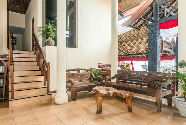 Hotel Zen Rooms Kuta Flora