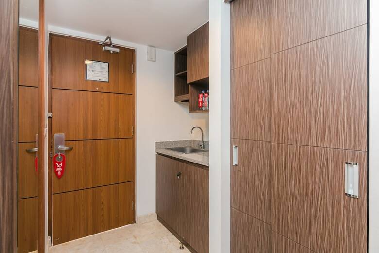 Hotel Zen Rooms Raya Kuta 3