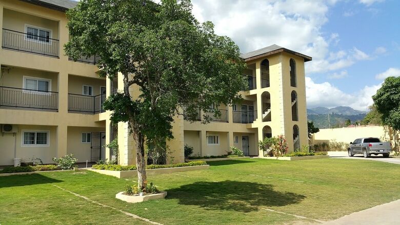 New Kingston Guest Apartment At Donhead