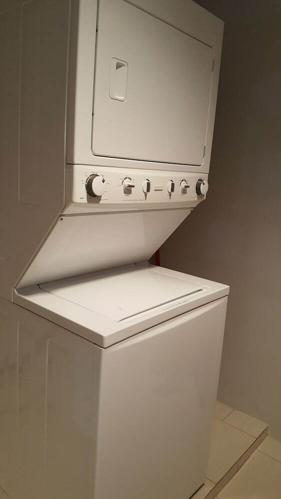 New Kingston Guest Apartment At Donhead
