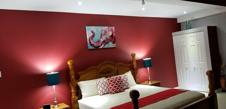 New Kingston Guest Apartment At Donhead