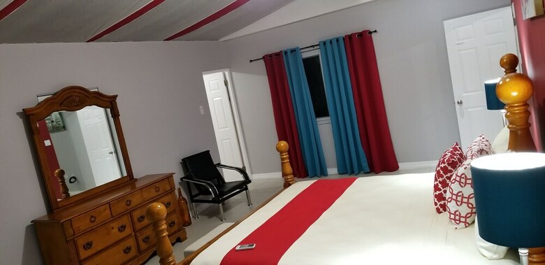 New Kingston Guest Apartment At Donhead