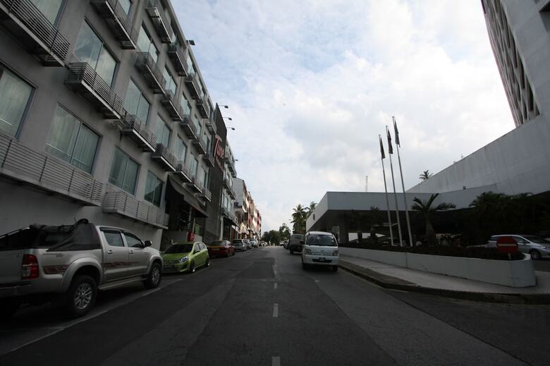 Hotel Place2stay - Opposite Hilton
