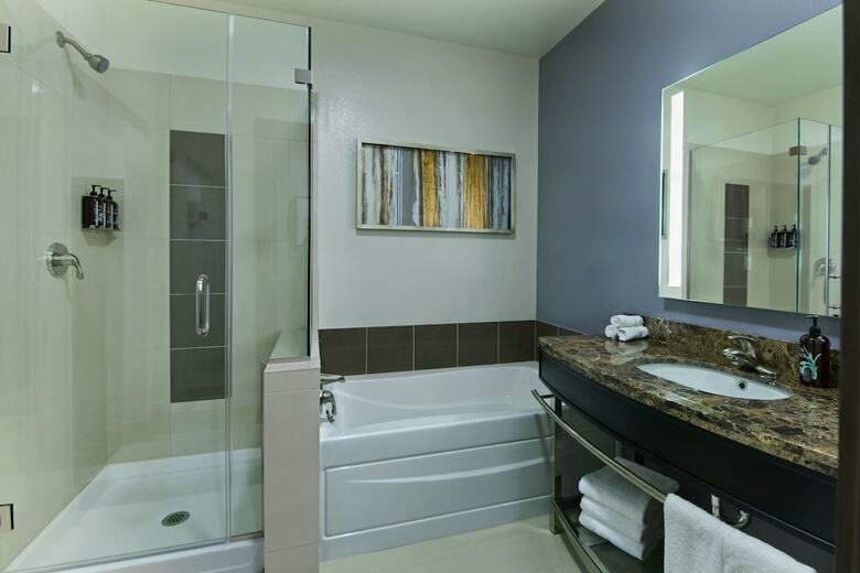 Hotel Oxford Suites Sonoma County