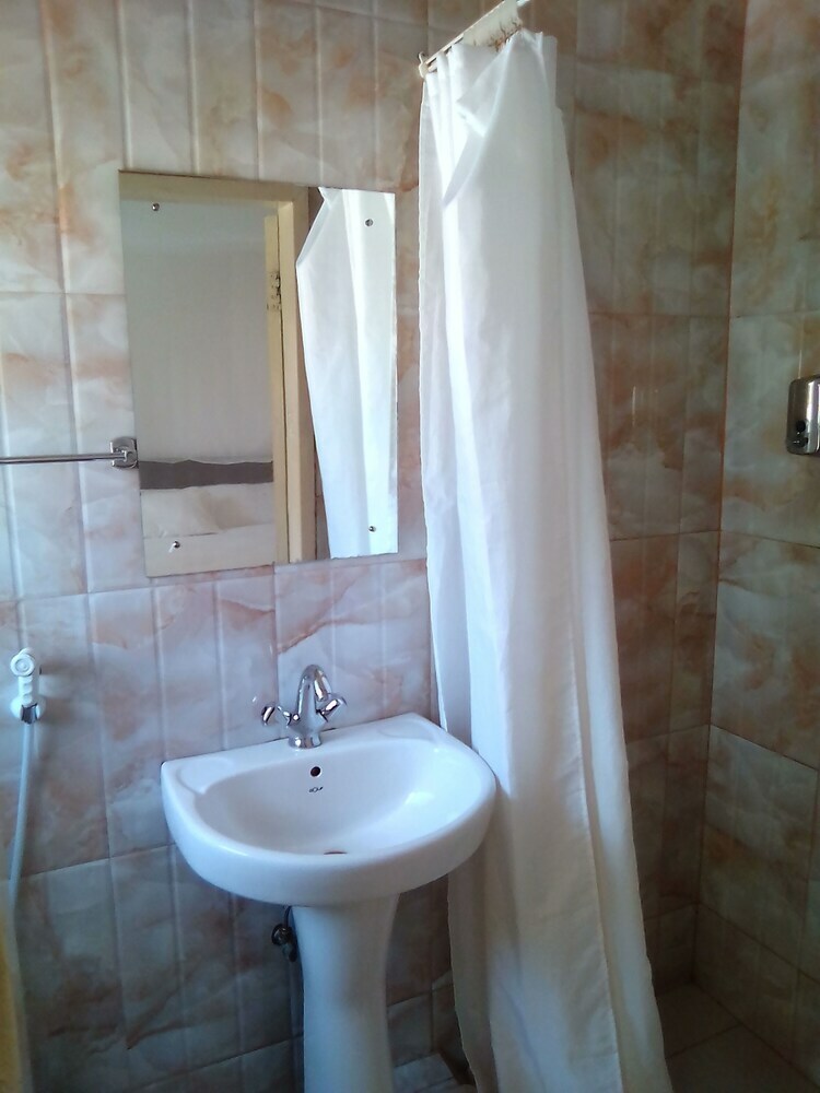 Hotel Kuku Royal Lodge