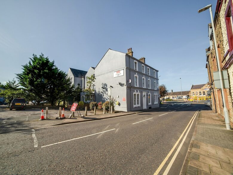 Oyo The Cumberland Hotel