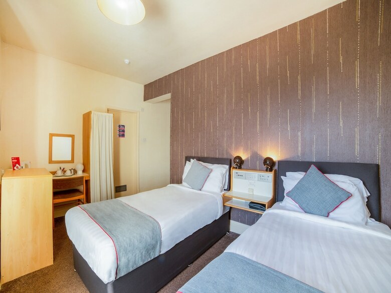 Oyo The Cumberland Hotel