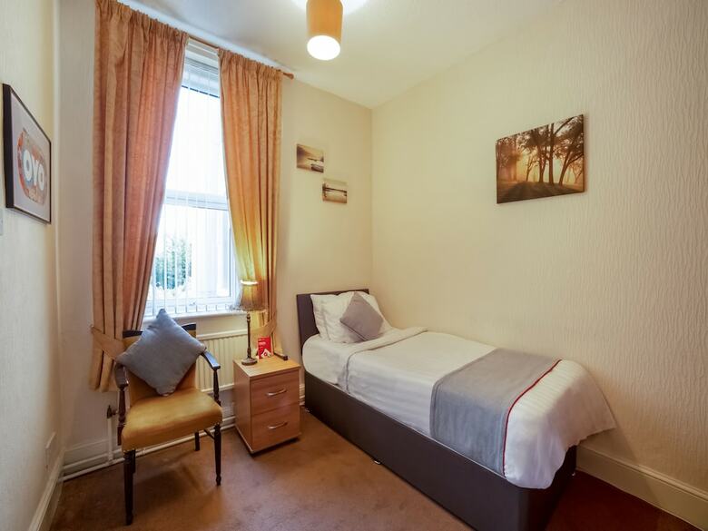 Oyo The Cumberland Hotel