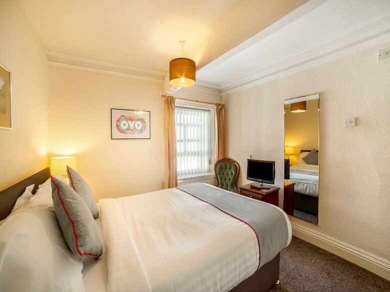 Oyo The Cumberland Hotel