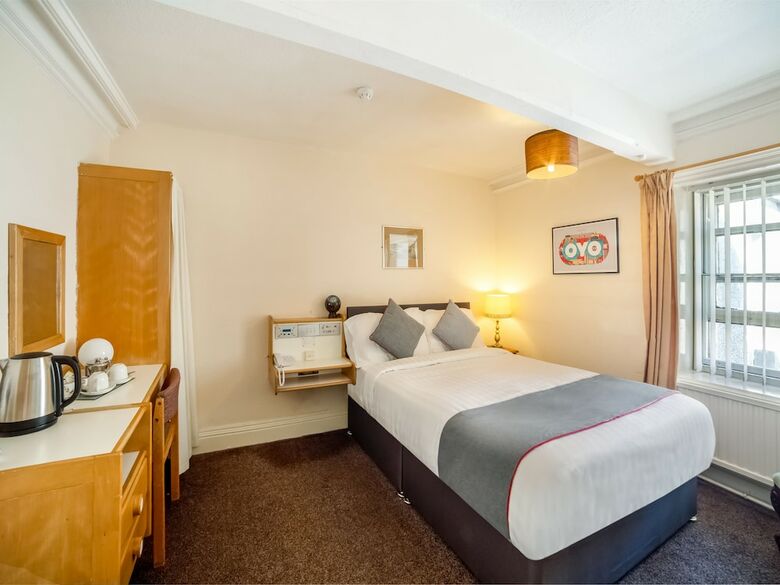 Oyo The Cumberland Hotel