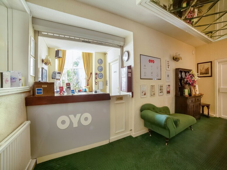 Oyo The Cumberland Hotel