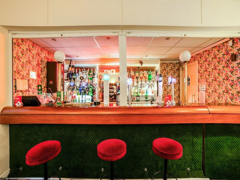 Oyo The Cumberland Hotel