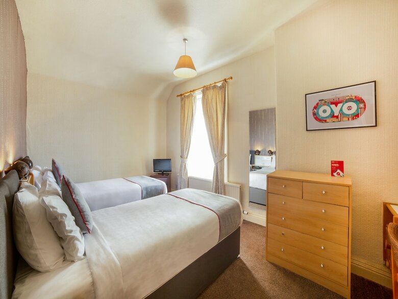 Oyo The Cumberland Hotel