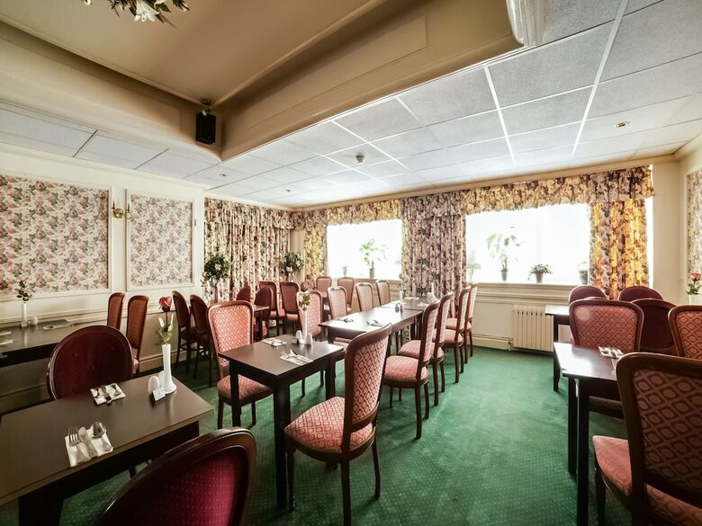 Oyo The Cumberland Hotel