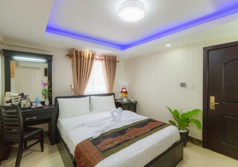 Seventh Heaven Hotel And High Bar