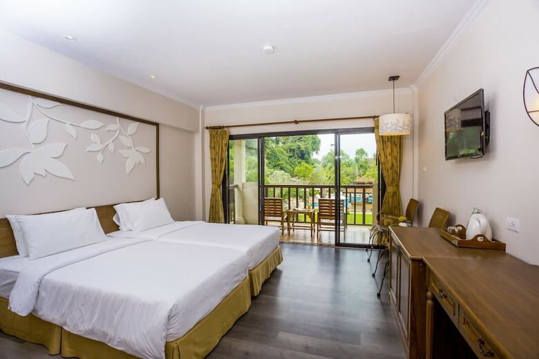 Hotel The Leaf On The Sands By Katathani