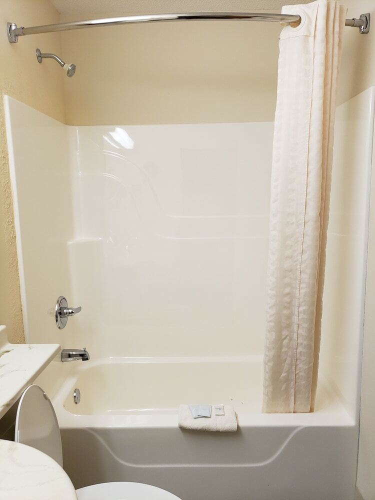 Hotel Rodeway Inn & Suites