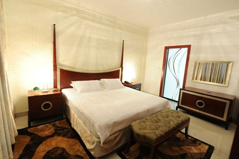 Hotel Ritz Waku-kungo