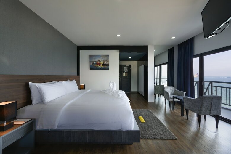 Hotel The Loft Seaside Sriracha