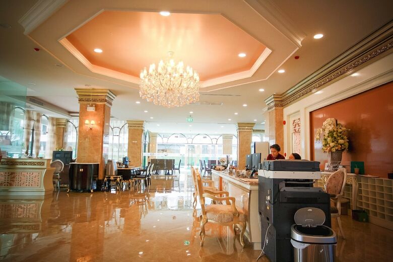 Hotel Lk Crystal Ville