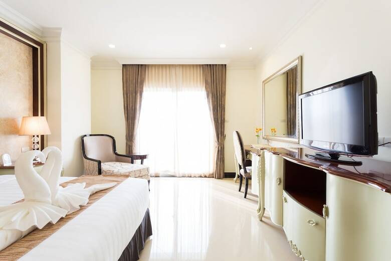 Hotel Lk Crystal Ville
