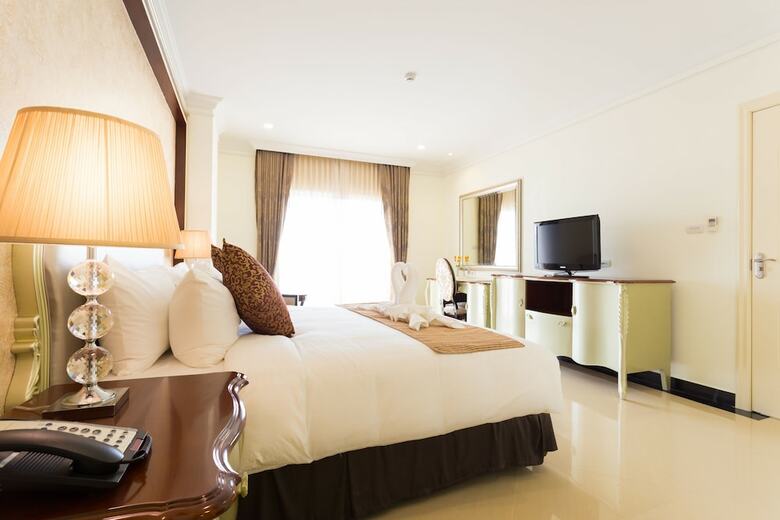 Hotel Lk Crystal Ville