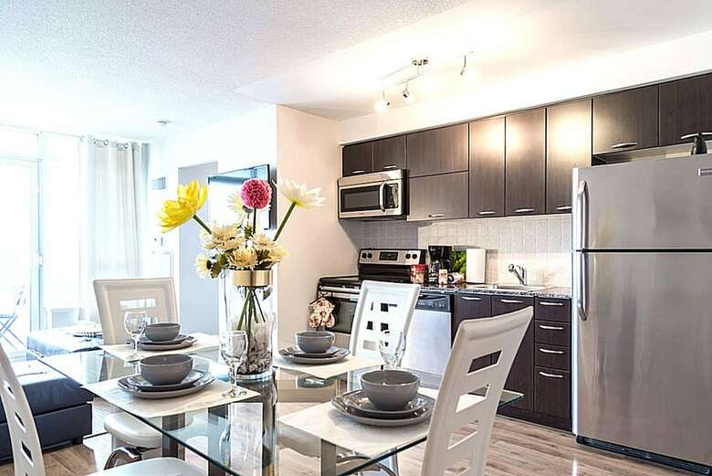 Lavish Suites- New Two Bedroom - Amazing Cn Tower View
