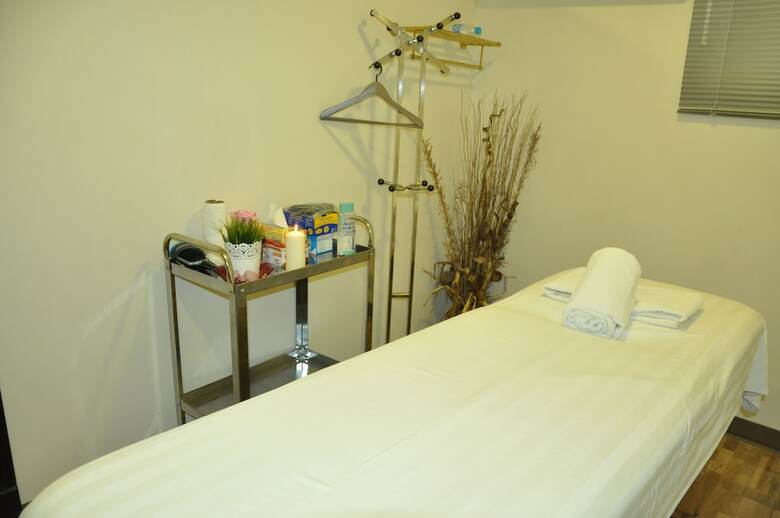 Oyo 411 Moon Hotel