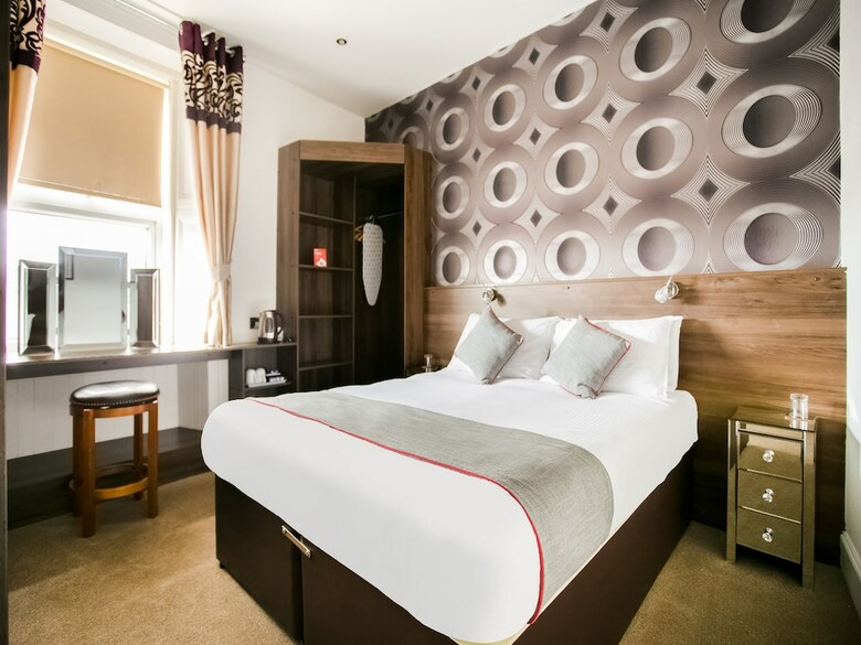 Oyo Corner Hotel