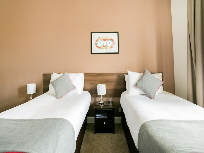 Oyo Corner Hotel