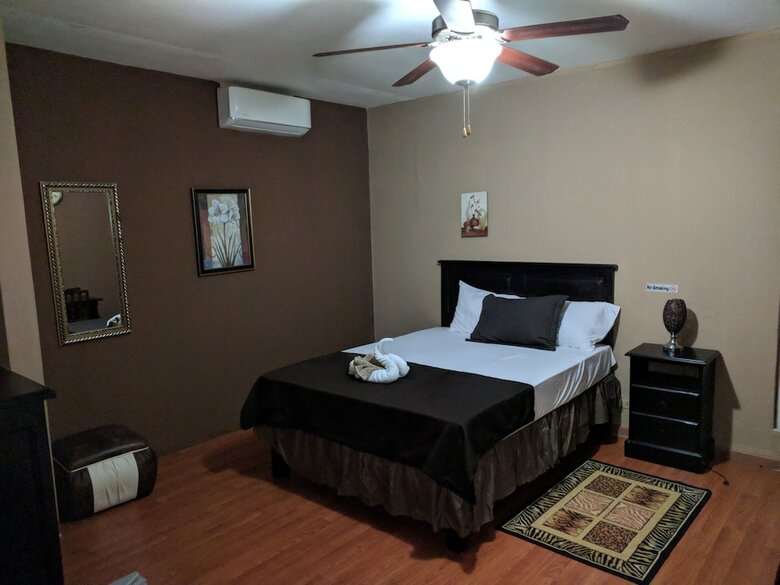 Hotel Rockhampton Retreat Guest House