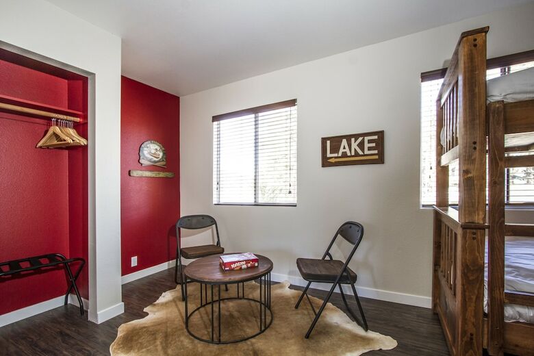 Cabana Noon Lodge At Mallard Bay