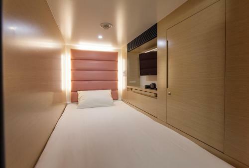 Y's Cabin Yokohama Kannai