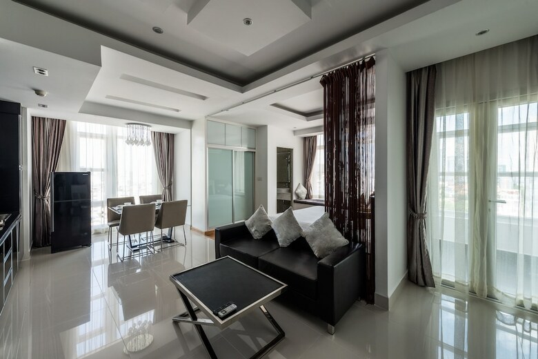 Hotel Naki Suites @ Silvertown