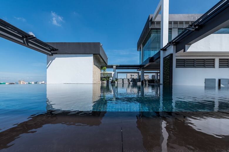 Hotel Naki Suites @ Silvertown