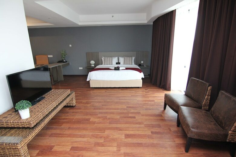 Nexus Regency Suites & Hotel