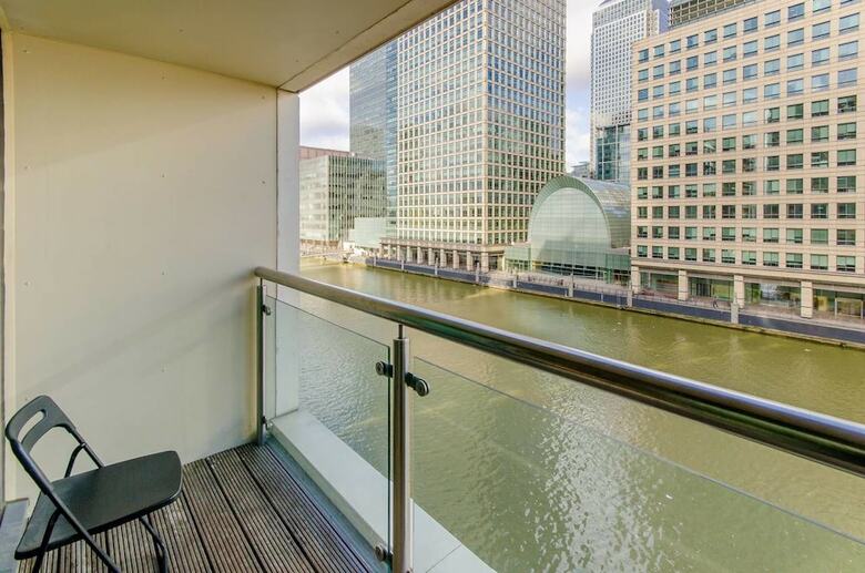 Canary Wharf Waterfront Apartments