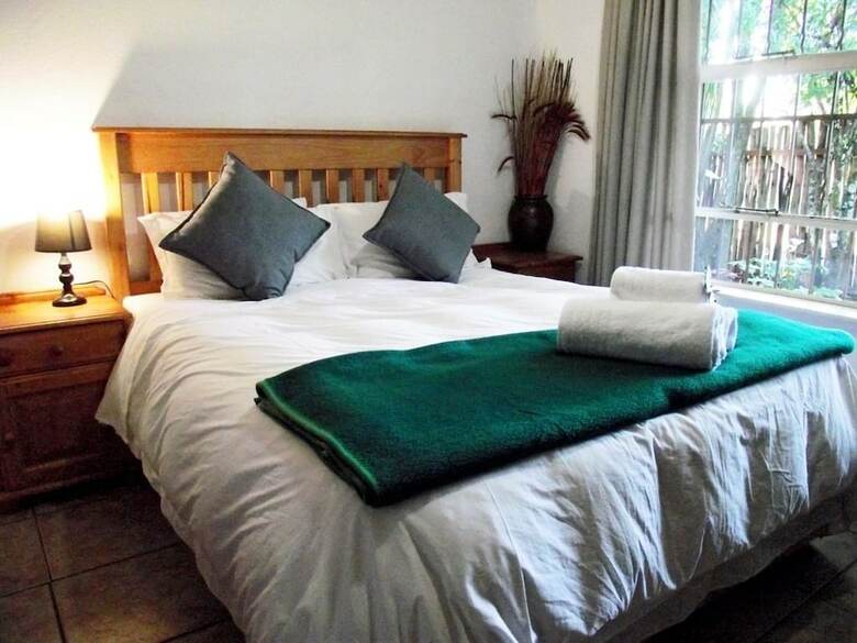 Bed & Breakfast Autumn Breeze Manor