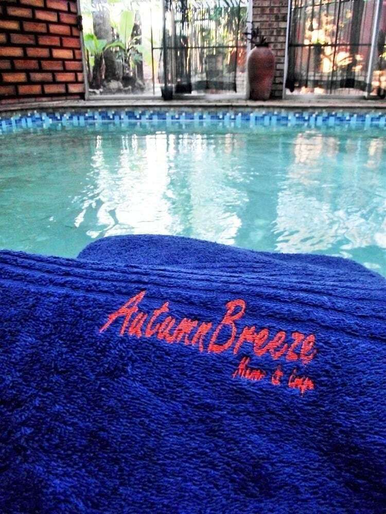 Bed & Breakfast Autumn Breeze Manor