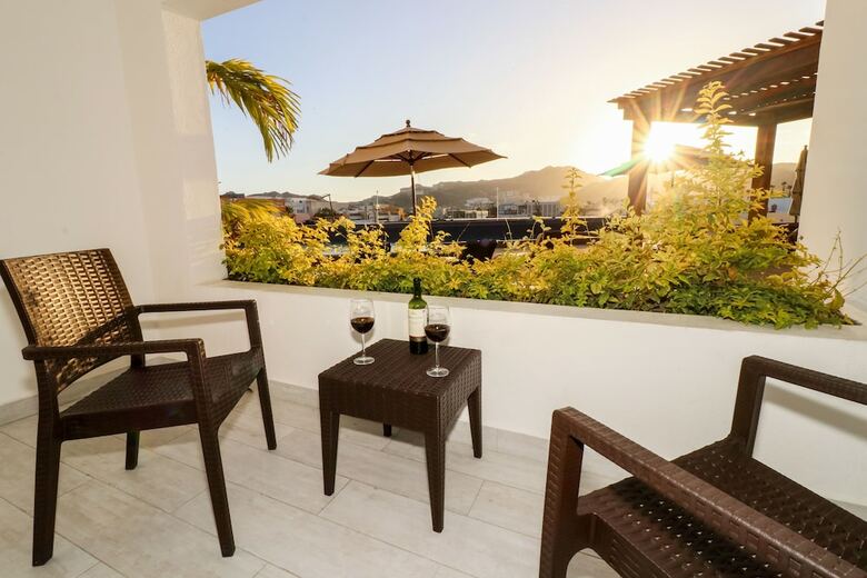 Medano Hotel And Suites