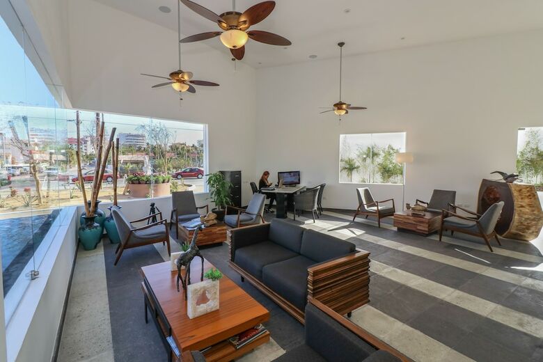 Medano Hotel And Suites