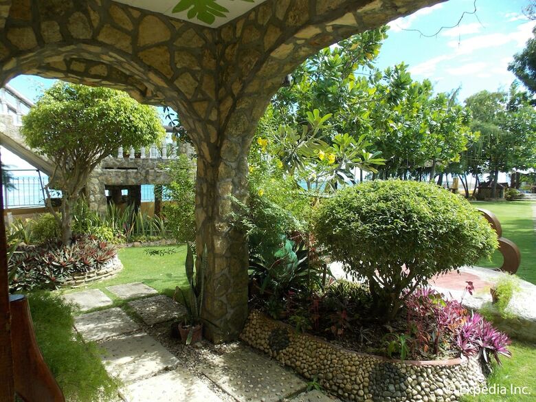 Hotel Baluarte De Argao Beach Resort