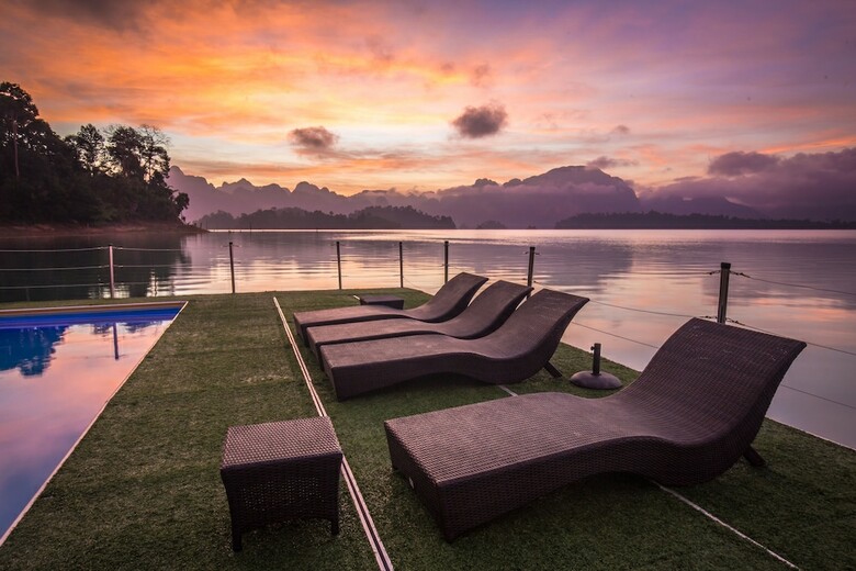 Hotel 500 Rai Khao Sok Floating Resort