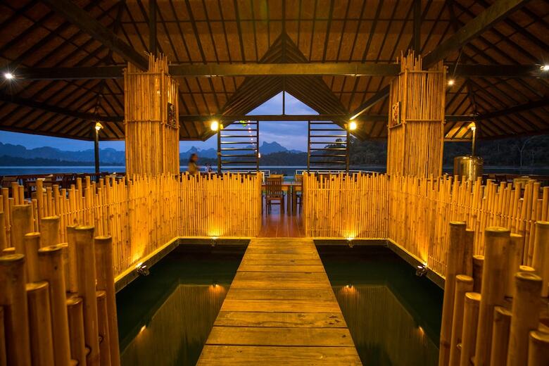 Hotel 500 Rai Khao Sok Floating Resort
