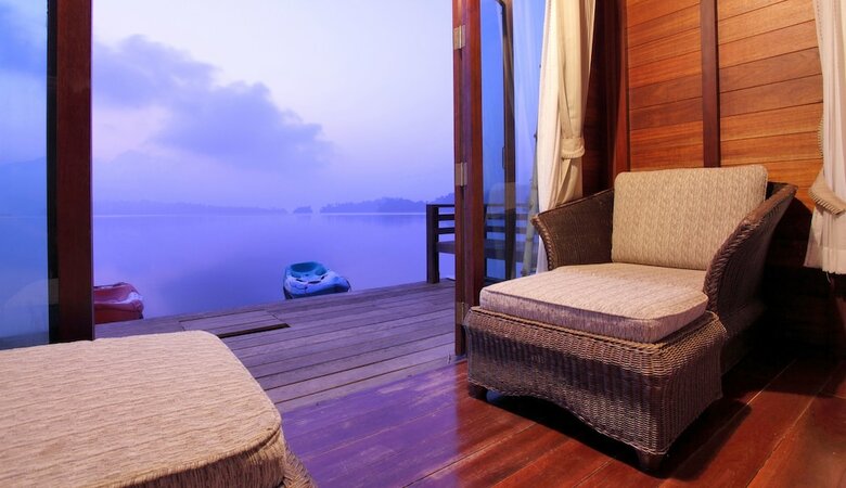 Hotel 500 Rai Khao Sok Floating Resort