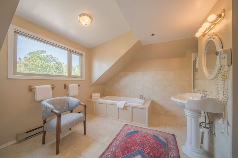 Dashwood Manor Seaside Bed & Breakfast