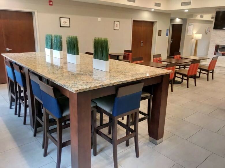 Hotel Comfort Inn & Suites