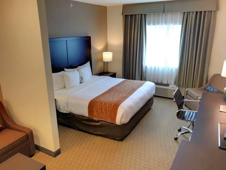Hotel Comfort Inn & Suites