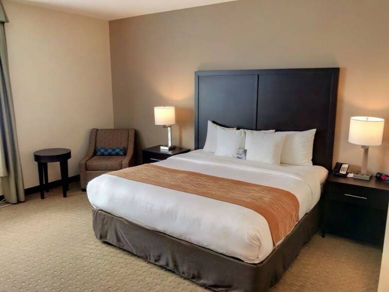 Hotel Comfort Inn & Suites