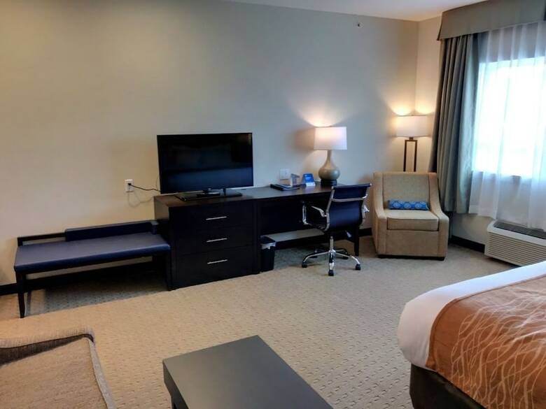 Hotel Comfort Inn & Suites